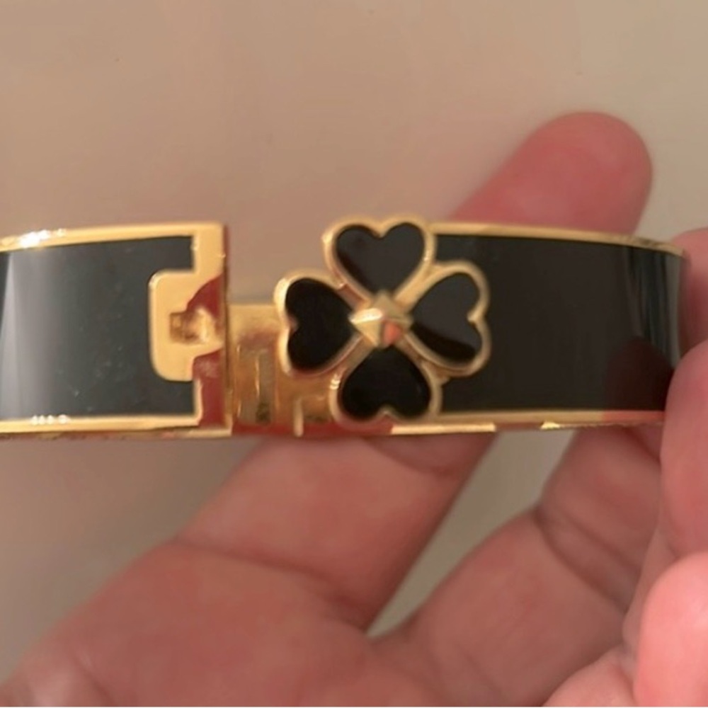 ♠️ Kate spade - 2 for 1 — Tee & bracelet- White & Yellow & black & gold bangle 🍍 - Picture 9 of 15